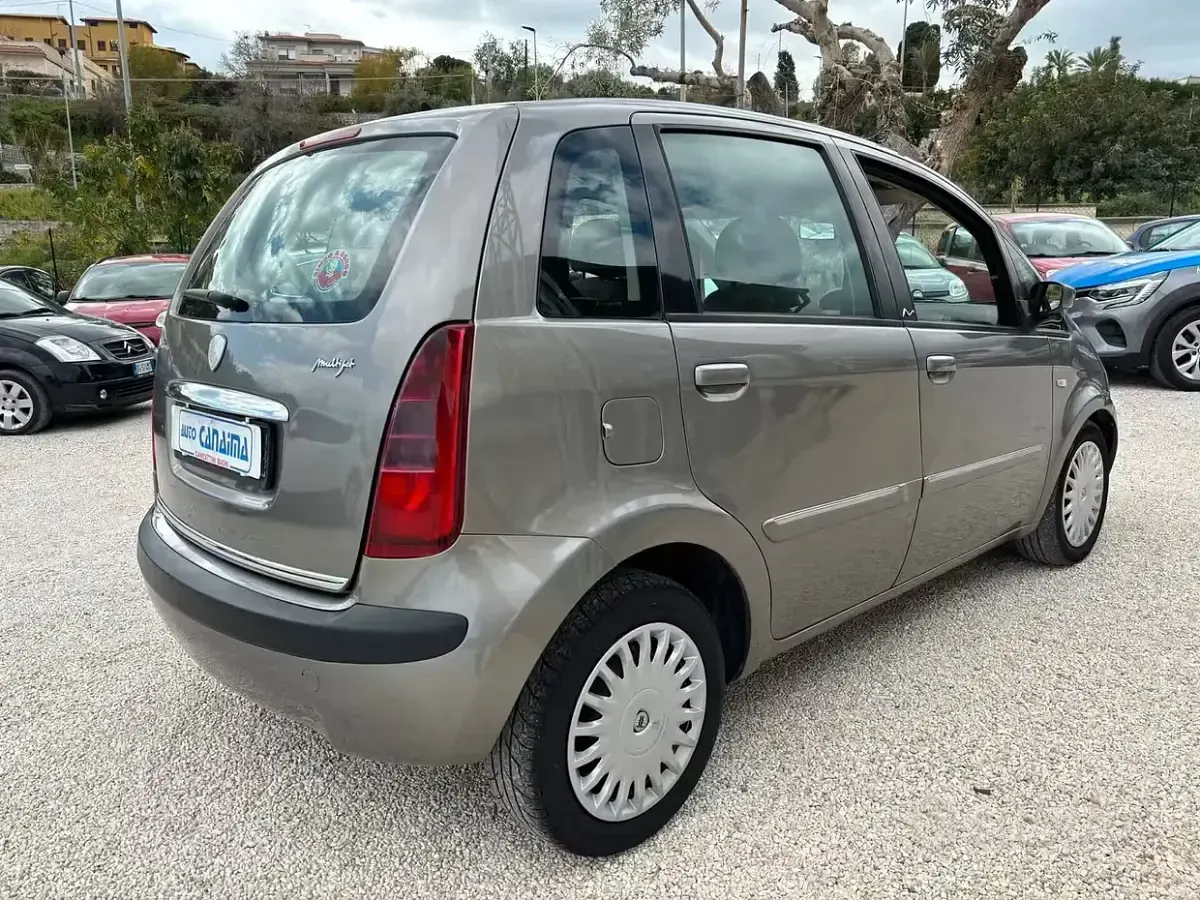 Usata Lancia Musa 90 CV (66 kW) 2007 Marrone Monovolume