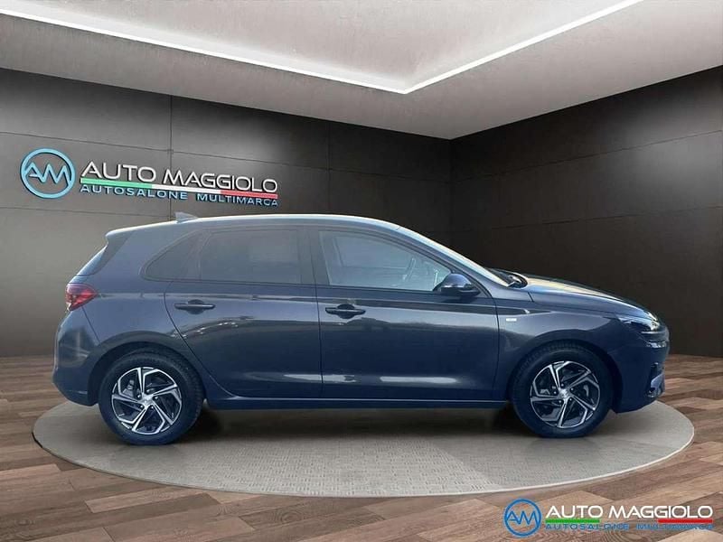 Usata Hyundai i30 Prime 120 CV (88 kW) 2023 Grigio scuro Berlina