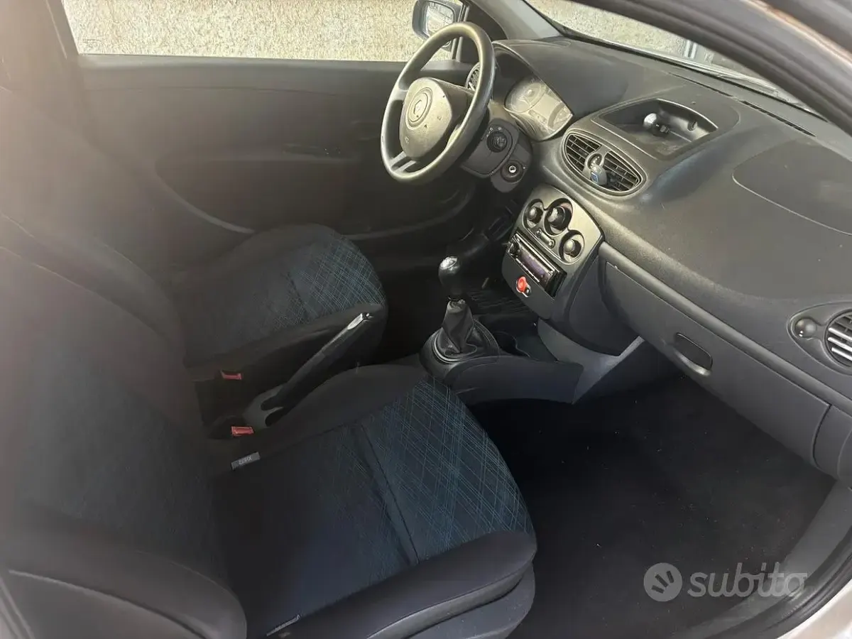 Usata Renault Clio III 68 CV (50 kW) 2007 Berlina