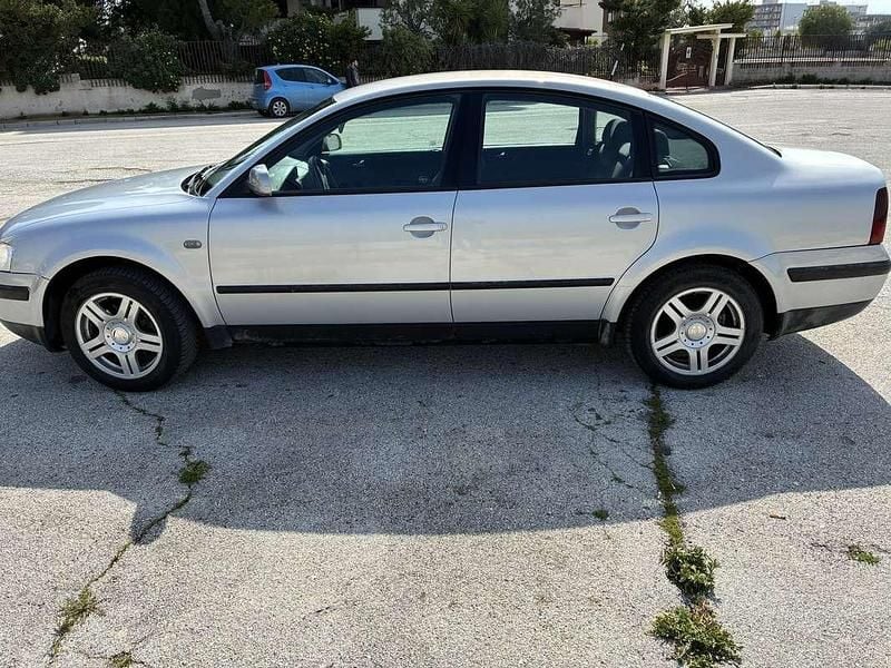 Usata VW Passat 110 CV (80 kW) 1998 Argento Station wagon