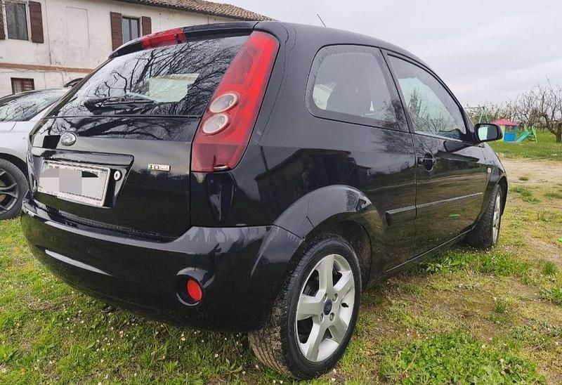 Second-hand Ford Fiesta Titanium 68 CP (50 kW) 2007 Hatchback