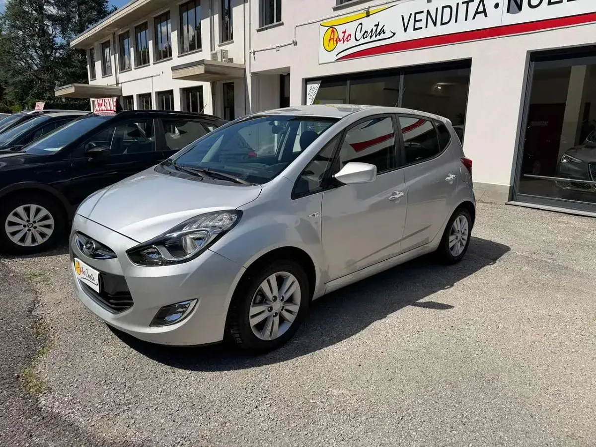 Usata Hyundai ix20 Comfort 90 CV (66 kW) 2013 Argento Utilitaria