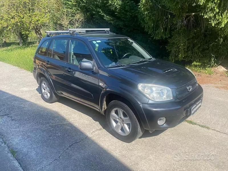 Usata Toyota RAV4 116 CV (85 kW) 2005 Grigio SUV