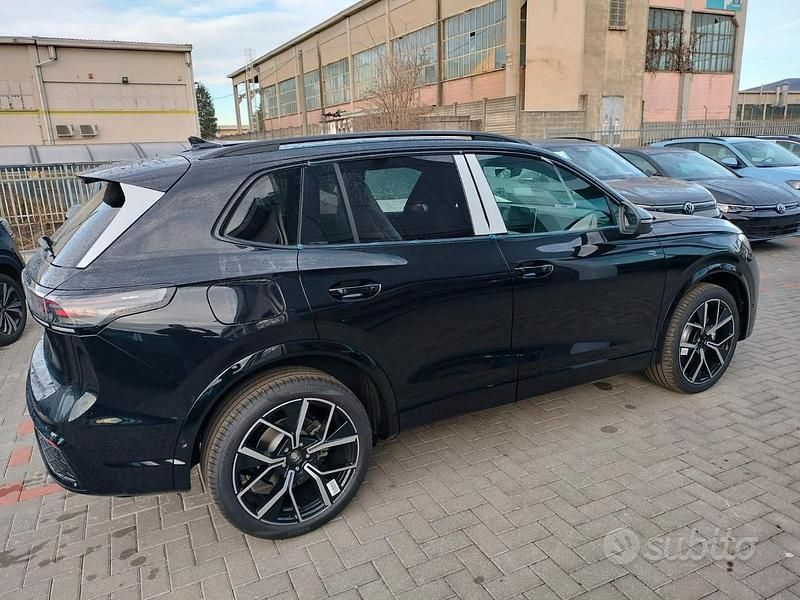 Usata VW Tiguan R-line Plus 193 CV (141 kW) 2024 Nero SUV