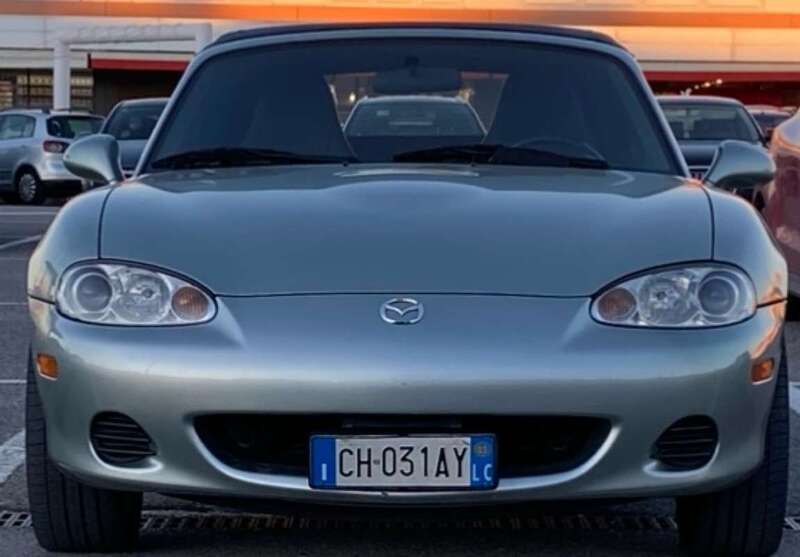 Usato 2003 Mazda MX5 1.6 Benzin 110 CV (14.900 €)