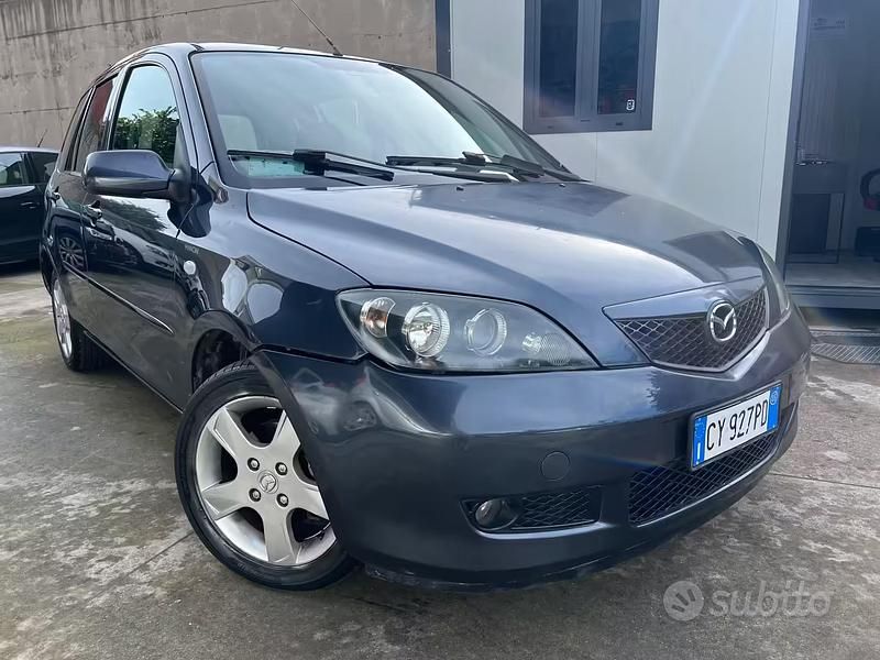 Usata Mazda 2 75 CV (55 kW) 2005 Grigio Utilitaria