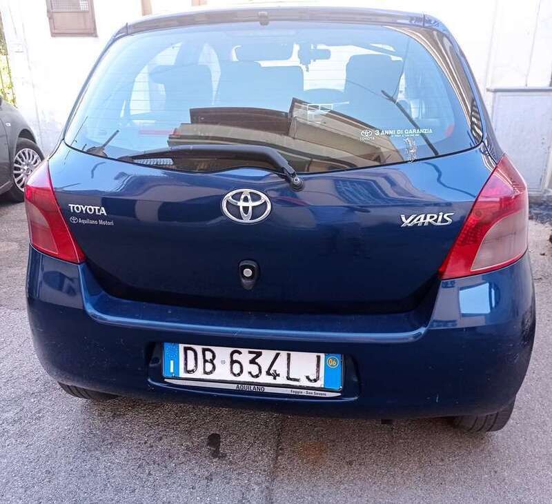 Blu/azzurro Usata 2006 Toyota Yaris Sol Tre volumi | 1500 € (Buon prezzo) - Immagine 1/4