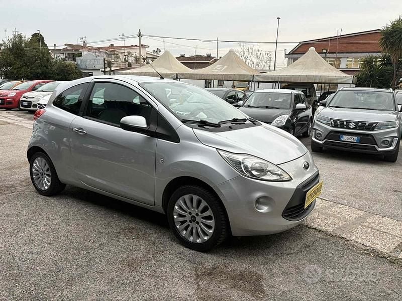 Grigio Usata 2011 Ford Ka Plus Titanium Due volumi | 4500 € (Buon prezzo) - Immagine 1/4