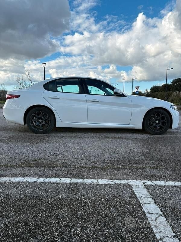 Usata Alfa Romeo Giulia 160 CV (117 kW) 2021 Bianco Berlina