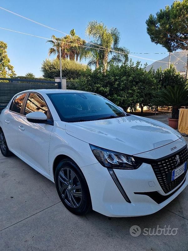 Usata Peugeot 208 Active 75 CV (55 kW) 2021 Bianco Utilitaria