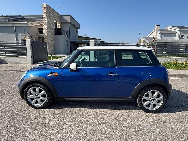 Usata Mini Cooper D 110 CV (80 kW) 2007 Blu Utilitaria