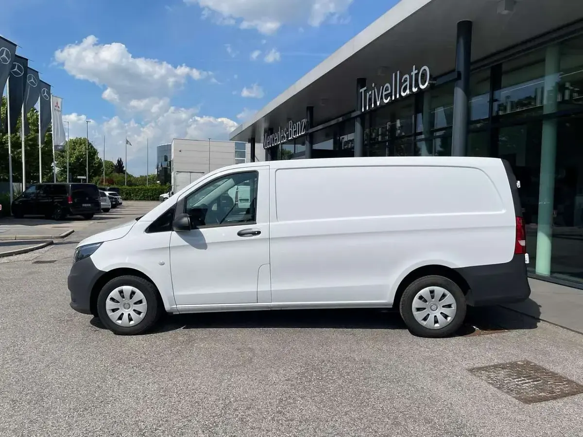 Usata Mercedes Vito 163 CV (119 kW) 2023 Bianco artico Furgone