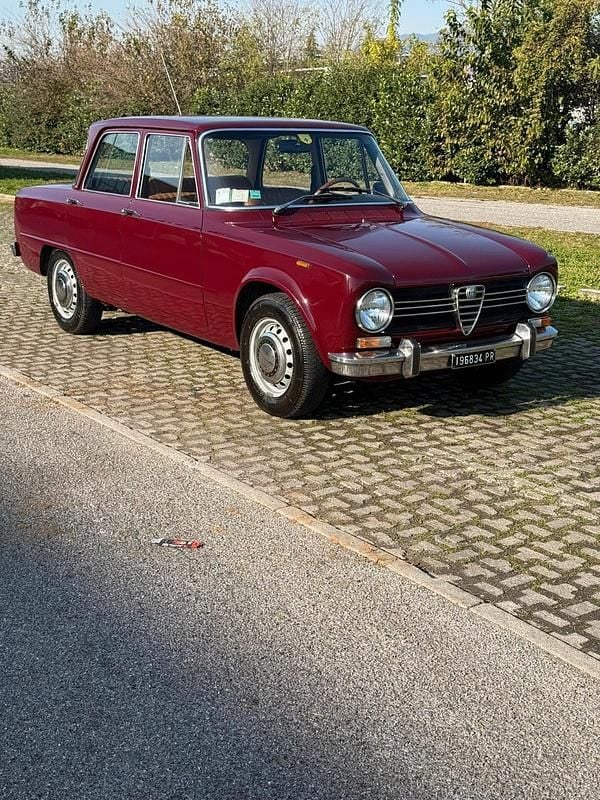 Usata Alfa Romeo Giulia 1300 Super 88 CV (64 kW) 1972 Rosso Berlina