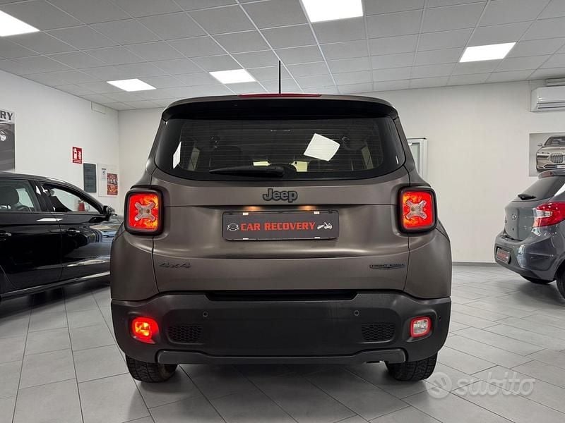 Usata Jeep Renegade Night Eagle 140 CV (102 kW) 2016 Grigio SUV