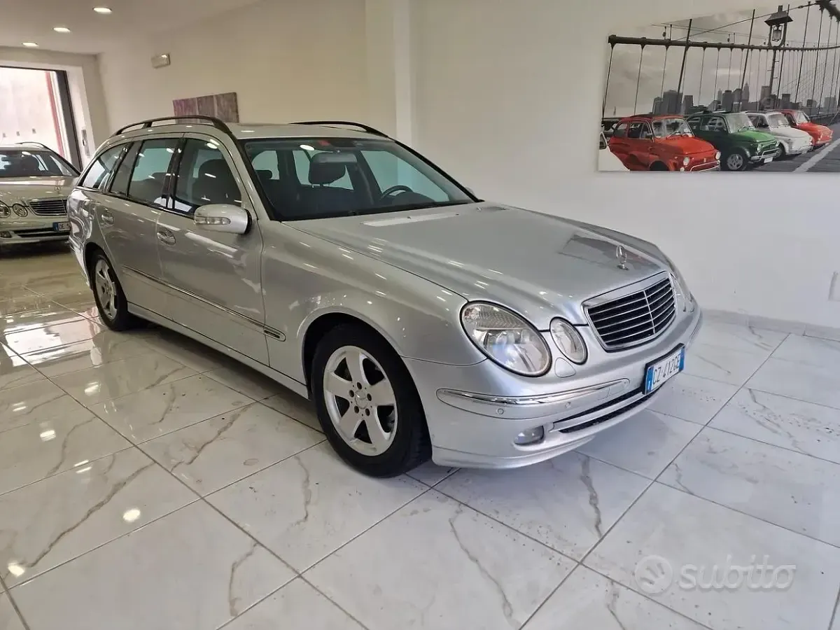 Begagnad Mercedes E320 Avantgarde 224 HK (164 kW) 2005 Grå Kombi