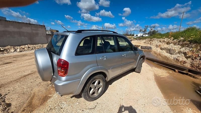 Usata Toyota RAV4 116 CV (85 kW) 2004 Grigio SUV