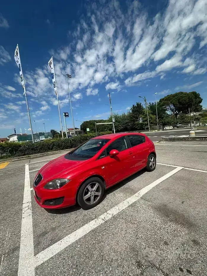 Usata Seat Leon 102 CV (75 kW) 2009 Rosso Utilitaria
