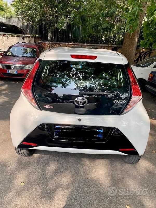 Usata Toyota Aygo 69 CV (50 kW) 2017 Bianco Utilitaria
