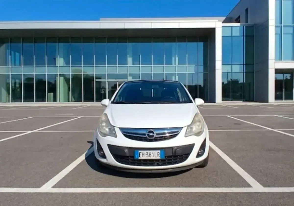 Usata Opel Corsa 86 CV (63 kW) 2011 Bianco Utilitaria