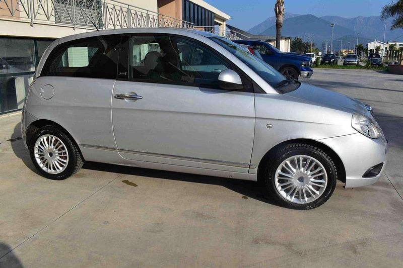 Usata Lancia Ypsilon 69 CV (50 kW) 2011 Grigio Utilitaria