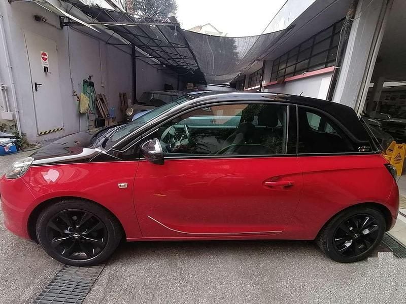 Usata Opel Adam Edition 69 CV (50 kW) 2015 Rossao nero mettalescente Utilitaria