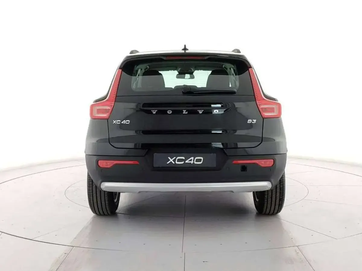 Nuova Volvo XC40 163 CV (119 kW) 2026 Nero SUV