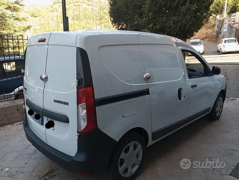Bianco Usata 2015 Dacia Dokker Ambiance Furgone | 5900 € (Buon prezzo) - Immagine 1/4