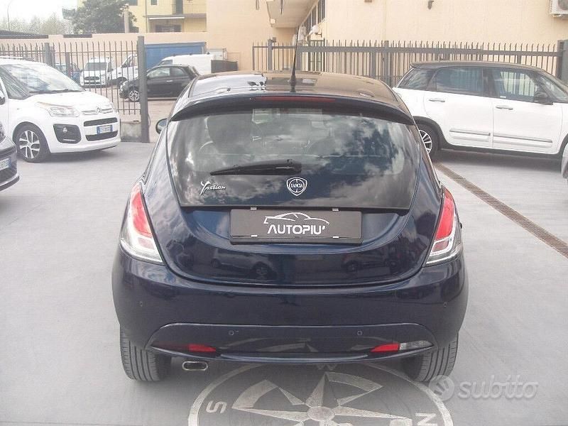 Usata Lancia Ypsilon Gold 69 CV (50 kW) 2016 Blu Utilitaria