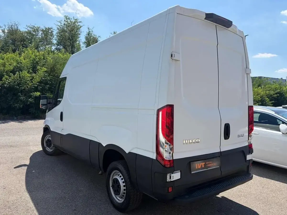 Usata Iveco Daily 116 CV (85 kW) 2020 Bianco Furgone