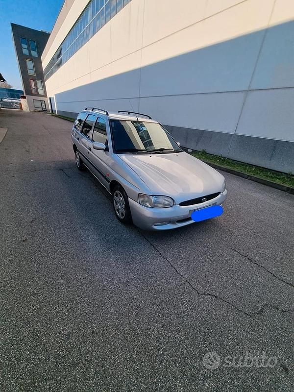 Usata Ford Escort 90 CV (66 kW) 1997 Grigio Station wagon
