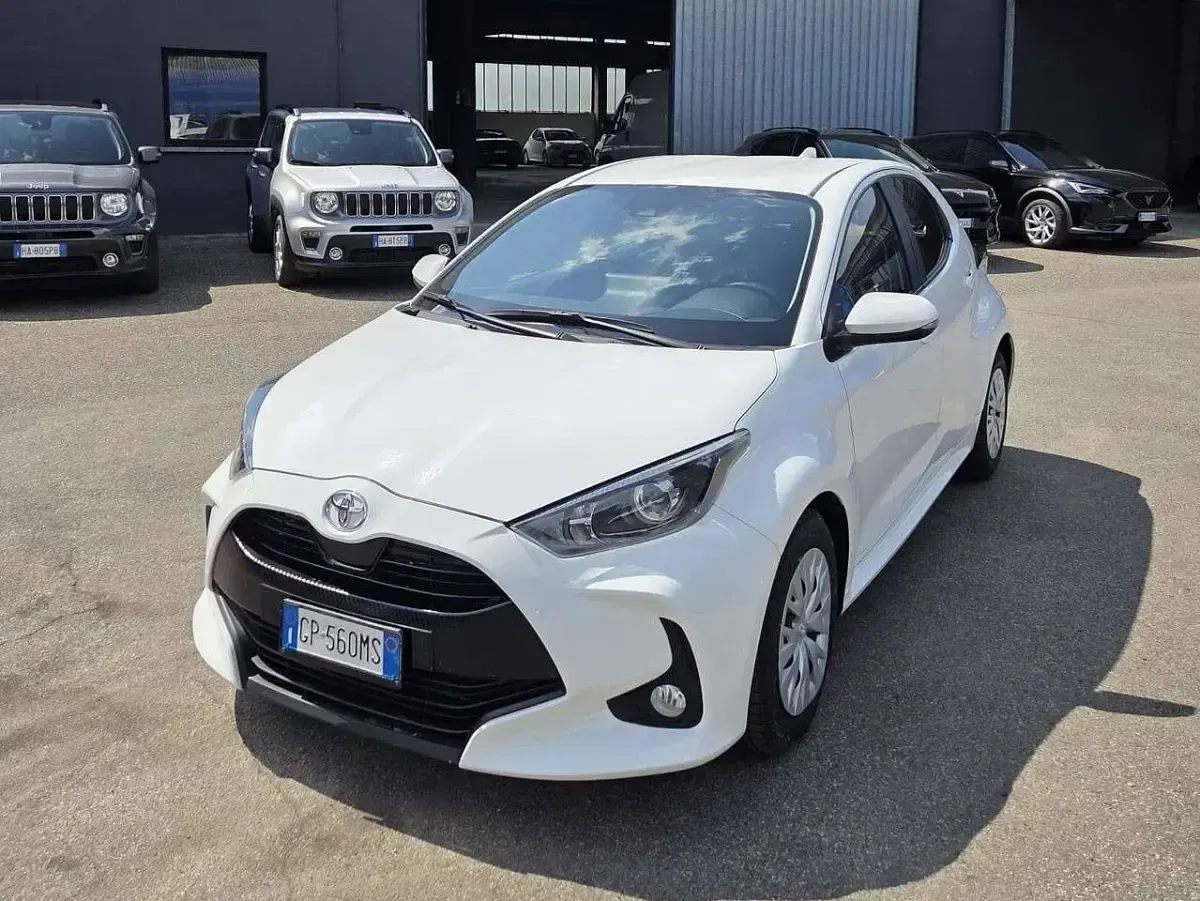 Usata Toyota Yaris Active 72 CV (52 kW) 2023 Bianco Utilitaria
