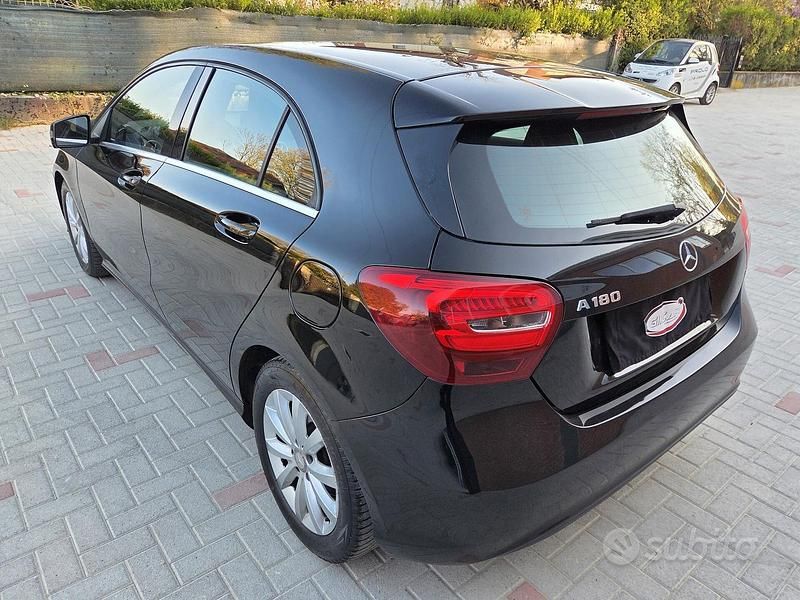 Usata Mercedes A180 Executive 122 CV (89 kW) 2017 Nero Berlina