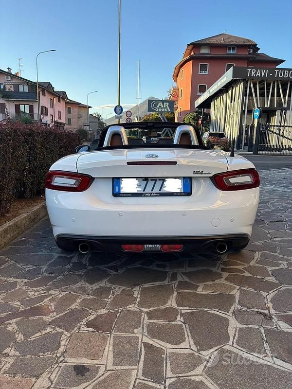 Usata Fiat 124 Spider Lusso 140 CV (102 kW) 2017 Bianco Cabrio