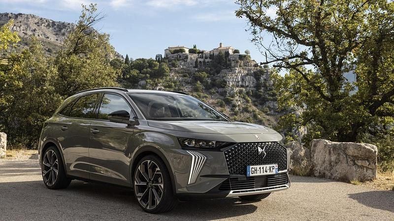 Nuova DS Automobiles DS7 Crossback Performance Line Plus 181 CV (133 kW) 2025 Grigio premiere SUV