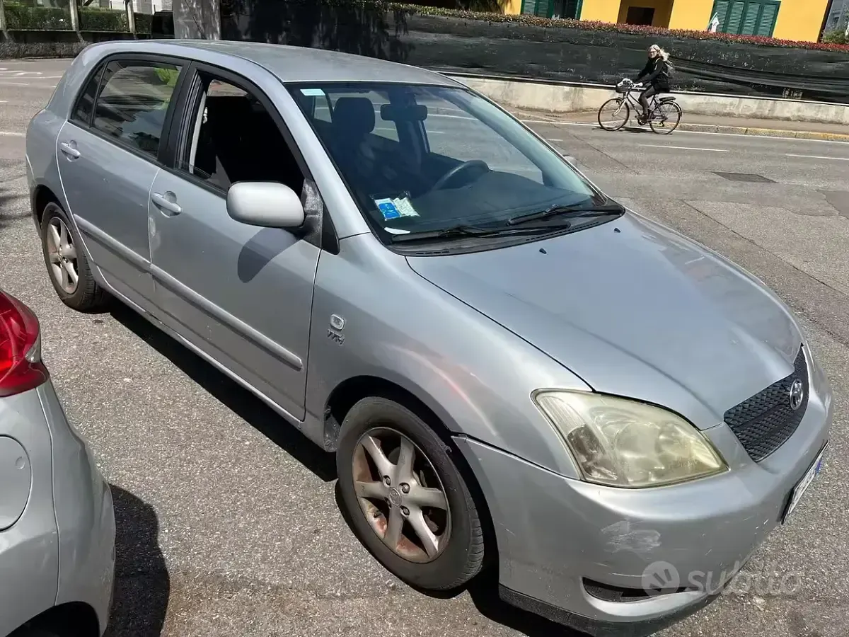Usado Toyota Corolla 97 CV (71 kW) 2004 Gris Berlina