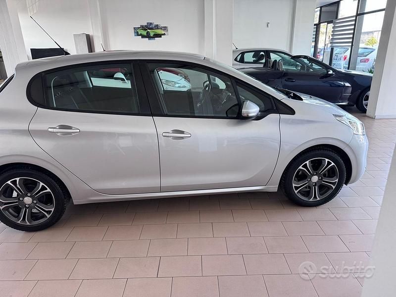 Usata Peugeot 208 Allure 68 CV (50 kW) 2015 Grigio Utilitaria