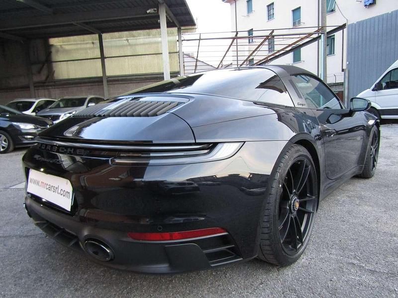 Usata Porsche 992 480 CV (353 kW) 2022 Jet black metallic Cabrio