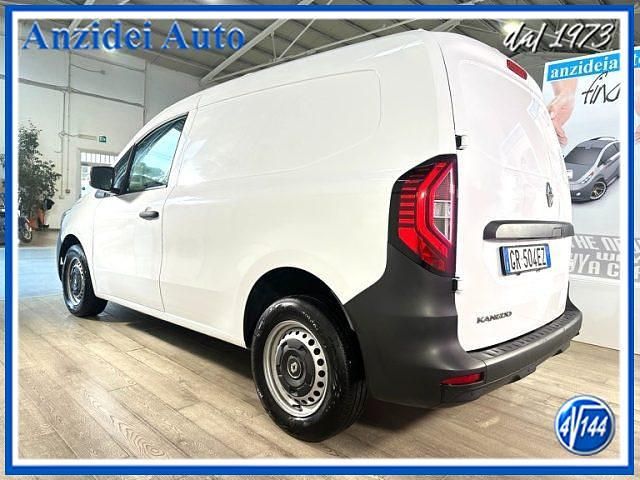 Usata Renault Kangoo 95 CV (69 kW) 2023 Bianco pastello Monovolume