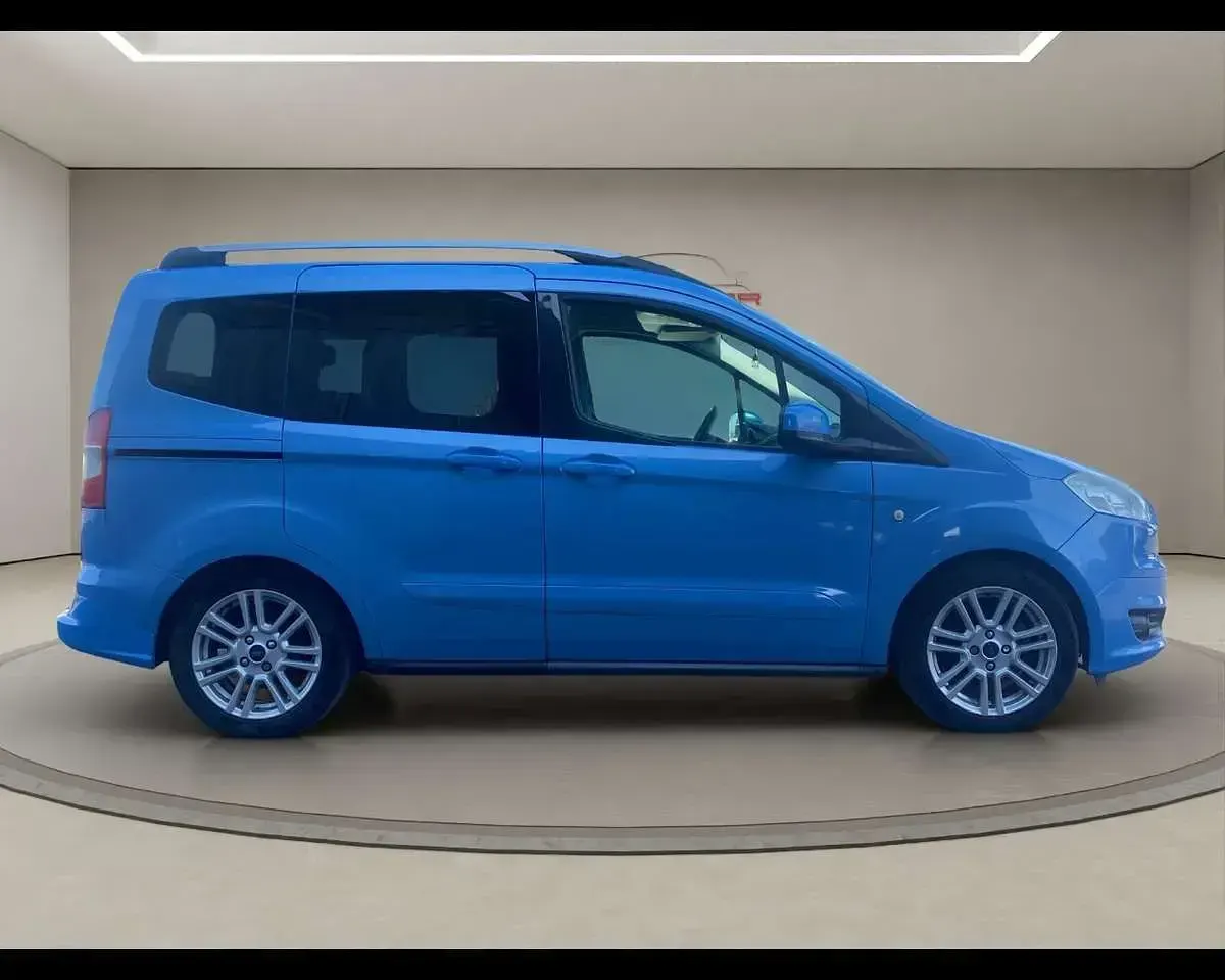 Usata Ford Tourneo Courier Titanium 75 CV (55 kW) 2015 Azzurro Monovolume
