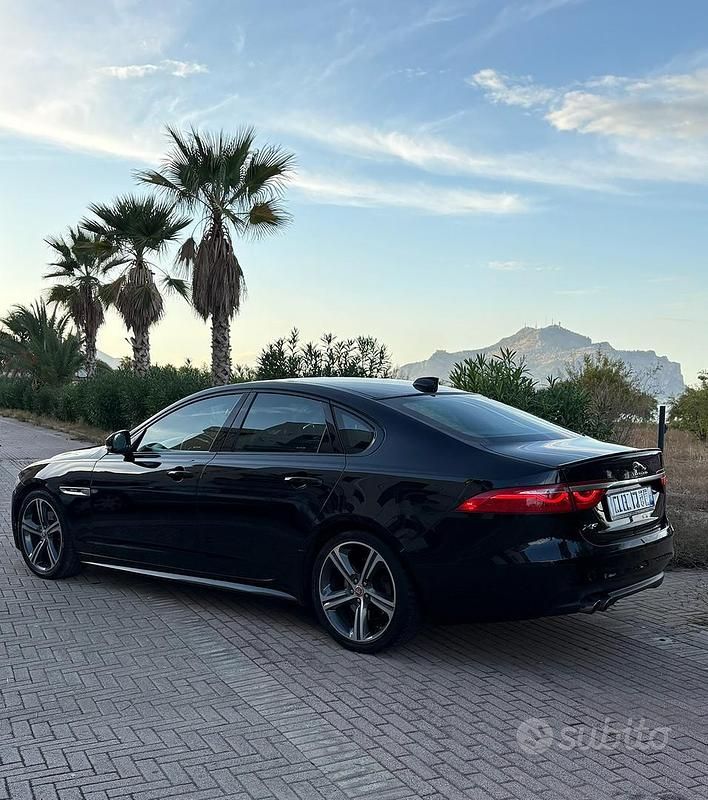 Usata Jaguar XF R-Sport 180 CV (132 kW) 2016 Nero Berlina