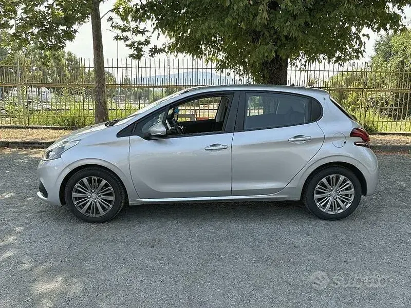 Usata Peugeot 208 Active 82 CV (60 kW) 2016 Grigio Utilitaria