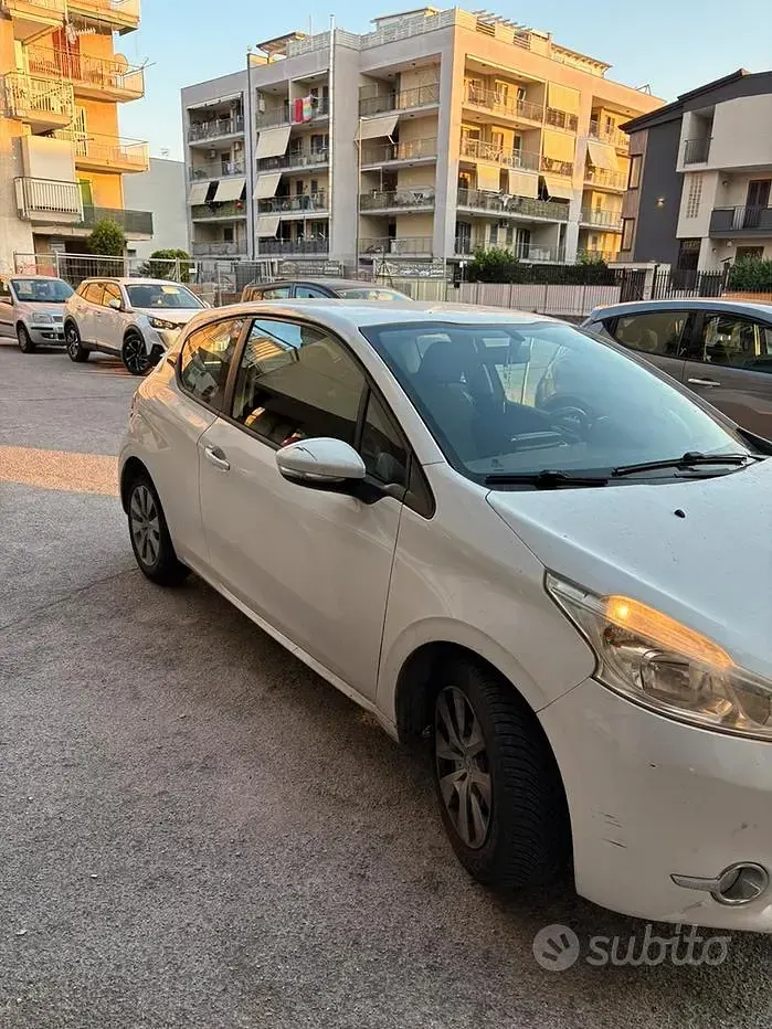 Usata Peugeot 208 82 CV (60 kW) 2012 Bianco Utilitaria