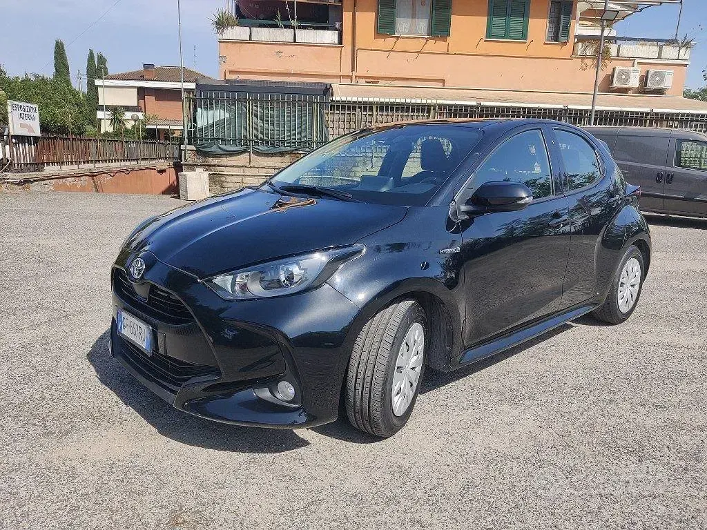 Usata Toyota Yaris Hybrid Business Edition 92 CV (67 kW) 2021 Nero Berlina