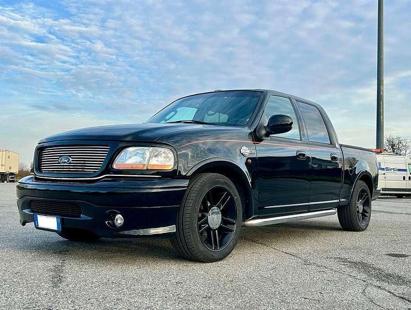 Usata Ford V8 367 CV (269 kW) 2002 Nero SUV