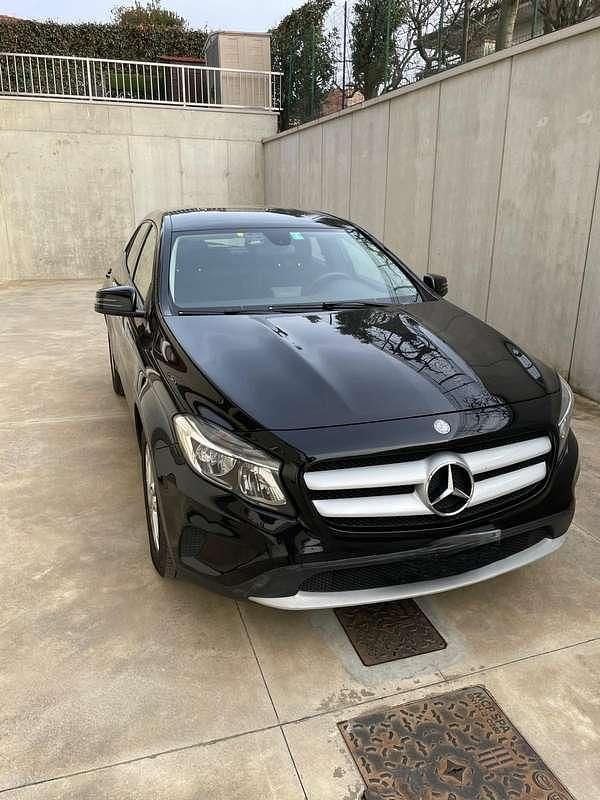 Usata Mercedes GLA180 Executive 109 CV (80 kW) 2015 Nero SUV