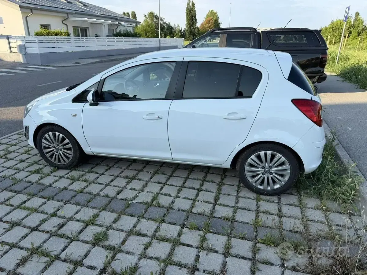 Usata Opel Corsa 86 CV (63 kW) 2011 Bianco Utilitaria