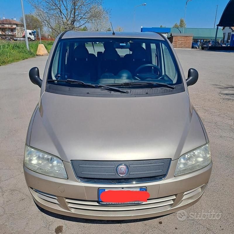 Usata Fiat Multipla 120 CV (88 kW) 2010 Grigio Monovolume
