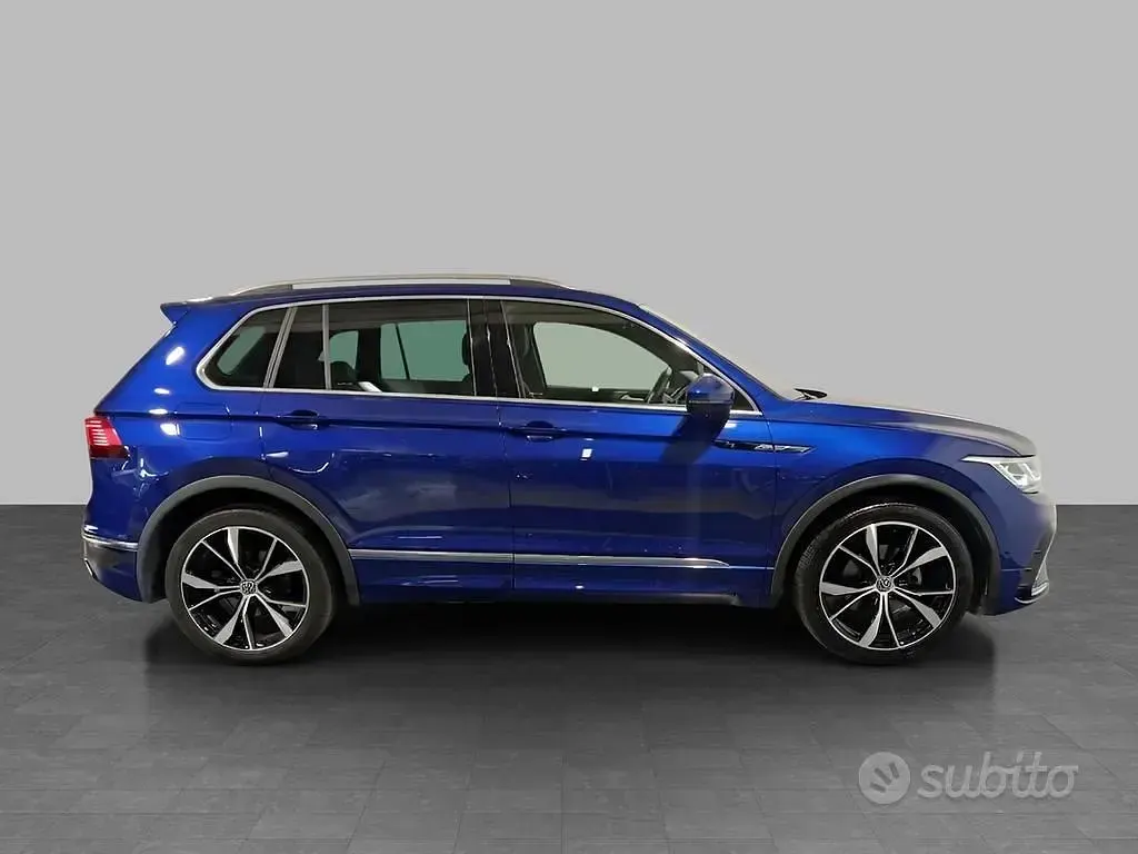 Usata VW Tiguan R-line 150 CV (110 kW) 2023 Lapiz blue metallizzato SUV