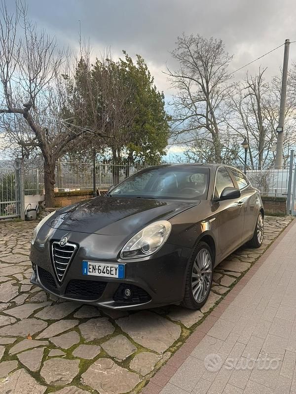 Usata Alfa Romeo Giulietta 170 CV (125 kW) 2012 Grigio Utilitaria