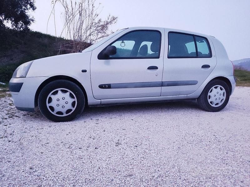 Usata Renault Clio II 2004 Grigio Utilitaria